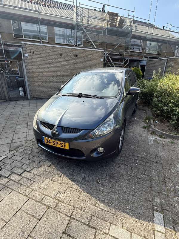 Grijs Gebruikt 2006 Mitsubishi Grandis Intense MPV | € 6.000 (Duur) - Afbeelding 1/4