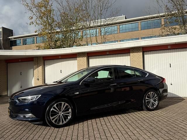 Blauw Gebruikt 2018 Opel Insignia Innovation Hatchback | € 16.500 (Duur) - Afbeelding 1/4