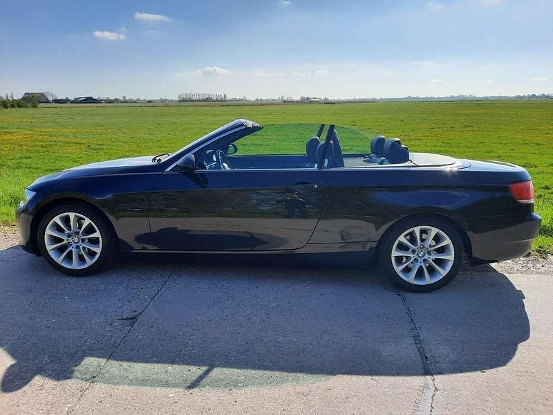 Zwart Gebruikt 2008 BMW 320 Cabriolet Cabriolet | € 9.990 (Eerlijke prijs) - Afbeelding 1/4