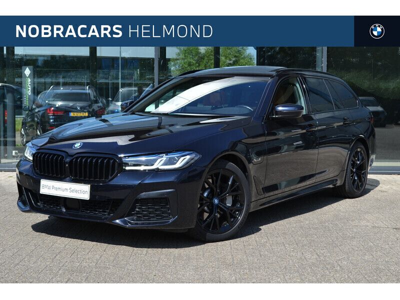 Zwart Gebruikt 2022 BMW 530e Executive Stationwagen | € 46.950 (Duur) - Afbeelding 1/4