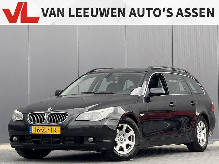Zwart (metallic) Gebruikt 2007 BMW 525 Executive Stationwagen | € 2.950 (Duur) - Afbeelding 1/4