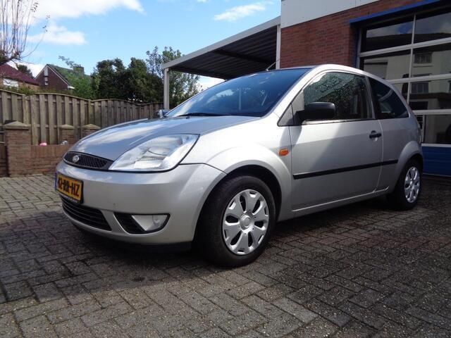 Grijs Gebruikt 2005 Ford Fiesta Futura Hatchback | € 3.500 (Iets duurder) - Afbeelding 1/4