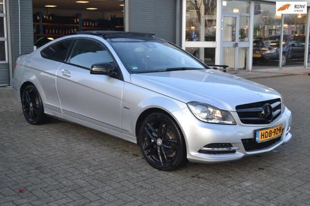 Grijs Gebruikt 2012 Mercedes C250 Edition 1 Coupé | € 9.950 (Eerlijke prijs) - Afbeelding 1/4