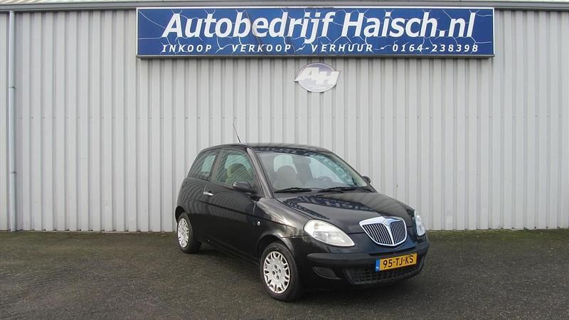 Zwart Occasion 2006 Lancia Ypsilon Hatchback | € 1.950 (Eerlijke prijs) - Afbeelding 1/4