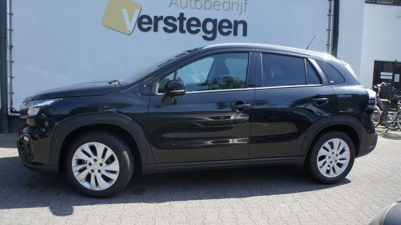 Zwart Gebruikt 2023 Suzuki SX4 S-Cross SUV | € 24.950 (Eerlijke prijs) - Afbeelding 1/4