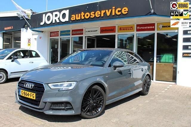 Grijs Gebruikt 2019 Audi A3 S-Line Sedan | € 17.490 (Eerlijke prijs) - Afbeelding 1/4