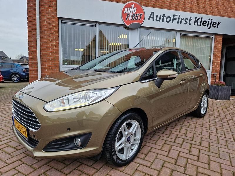 Bruin Gebruikt 2014 Ford Fiesta Titanium Hatchback | € 7.490 (Eerlijke prijs) - Afbeelding 1/3