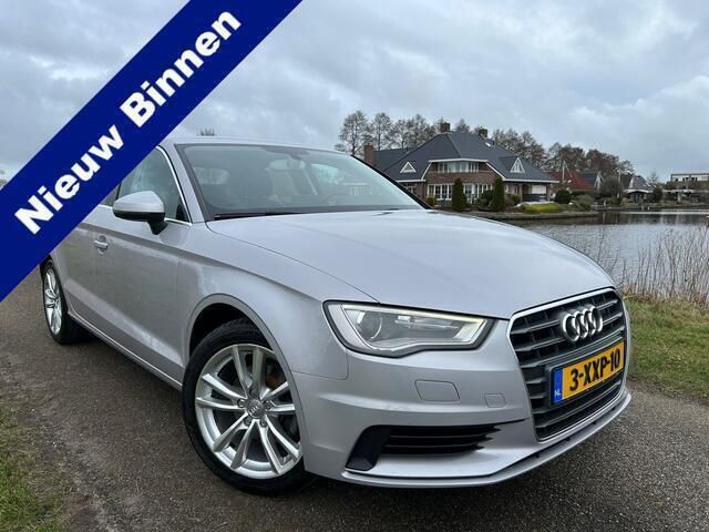 Grijs Gebruikt 2014 Audi A3 Ambiente Sedan | € 11.750 (Iets duurder) - Afbeelding 1/4