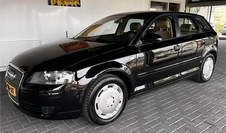Zwart Gebruikt 2005 Audi A3 Attraction Hatchback | € 3.950 (Eerlijke prijs) - Afbeelding 1/4