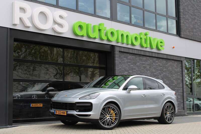 Grijs, metallic lak Gebruikt 2020 Porsche Cayenne Turbo S SUV | € 94.950 (Eerlijke prijs) - Afbeelding 1/4
