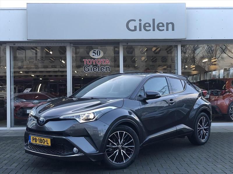 Grijs (metallic) Gebruikt 2017 Toyota C-HR+ Executive SUV | € 19.900 - Afbeelding 1/3