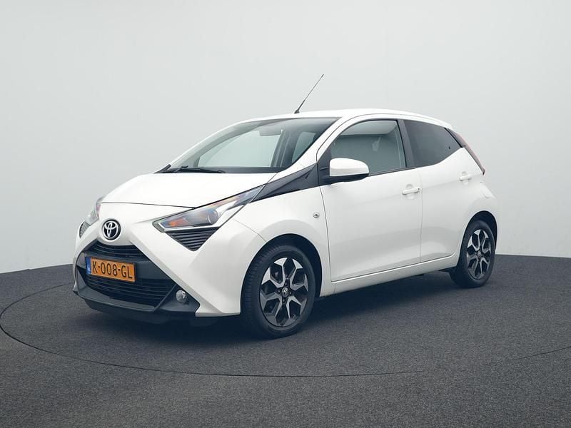 Wit Gebruikt 2020 Toyota Aygo X-play Hatchback | € 11.680 (Eerlijke prijs) - Afbeelding 1/4