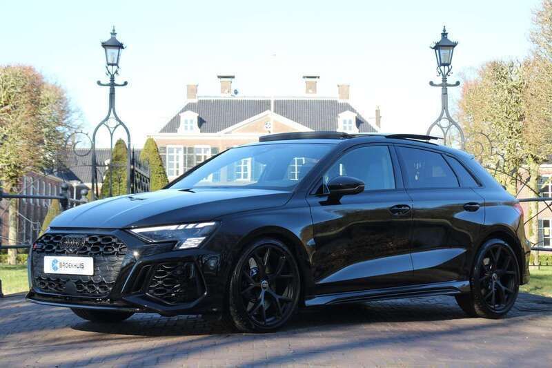 Zwart Gebruikt 2024 Audi RS3 Sportback S-Line Hatchback | € 94.900 - Afbeelding 1/4
