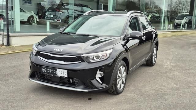 Zwart Gebruikt 2023 Kia Stonic SUV | € 19.990 (Goede deal) - Afbeelding 1/4