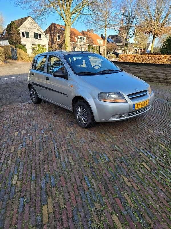 Grijs Occasion 2003 Chevrolet Kalos Sedan | € 1.750 (Iets duurder) - Afbeelding 1/4