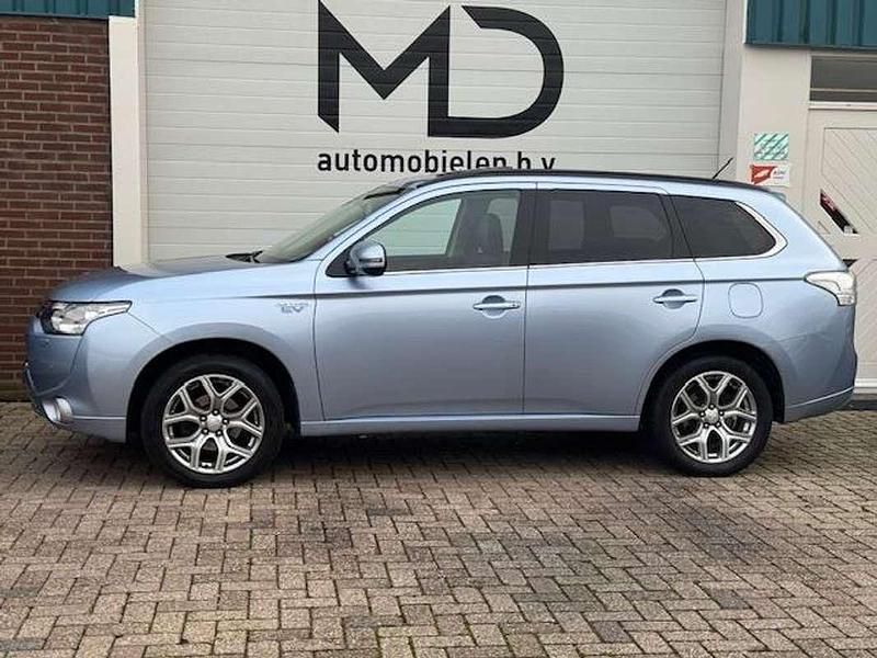 Occasion Mitsubishi Outlander P-HEV Instyle 121 PK (88 kW) 2013 Blauw (metallic) SUV