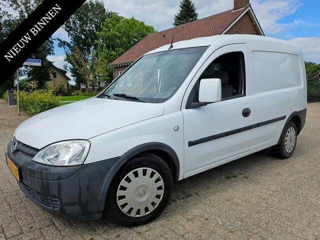 Wit Gebruikt 2005 Opel Combo MPV | € 2.595 (Eerlijke prijs) - Afbeelding 1/4