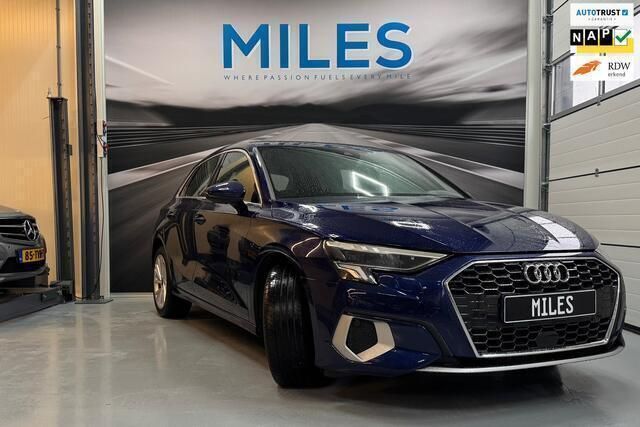 Blauw, metallic lak Gebruikt 2023 Audi A3 Sportback Advanced Hatchback | € 27.950 (Eerlijke prijs) - Afbeelding 1/4