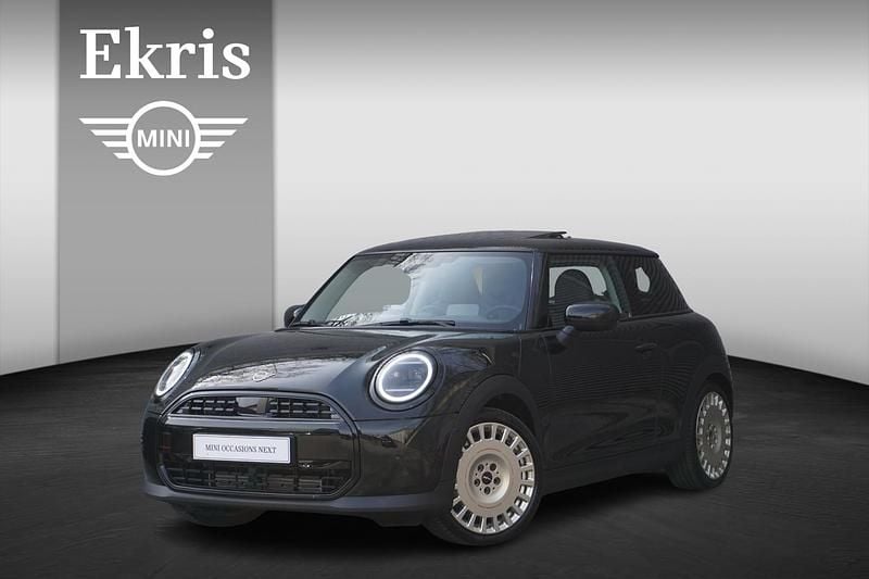 Zwart Gebruikt 2025 Mini Cooper Classic Hatchback | € 31.900 (Goede deal) - Afbeelding 1/4