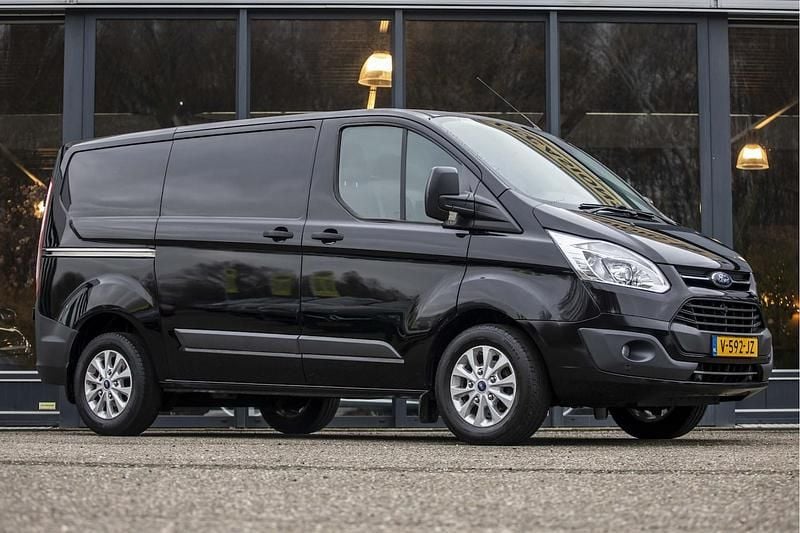 Zwart (metallic) Gebruikt 2017 Ford Transit Custom Trend Van | € 9.950 (Eerlijke prijs) - Afbeelding 1/4