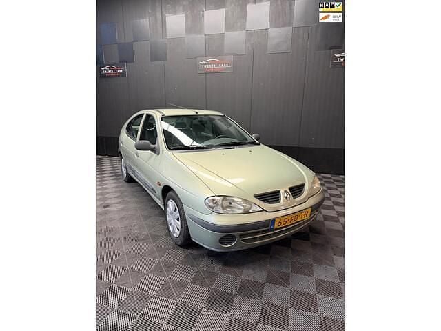 Groen Gebruikt 2000 Renault Mégane Hatchback | € 1.250 - Afbeelding 1/4