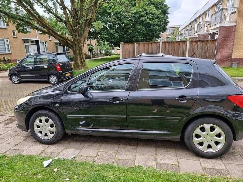 Zwart Gebruikt 2007 Peugeot 307 Premium Hatchback | € 1.960 (Eerlijke prijs) - Afbeelding 1/4