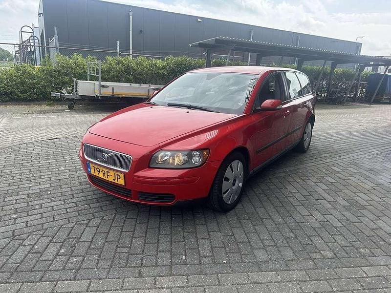 Rood Occasion 2005 Volvo V50 Stationwagen | € 1.600 (Duur) - Afbeelding 1/4