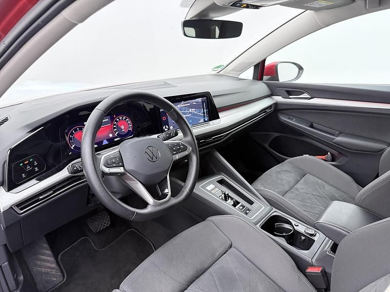 Occasion VW Golf VIII Business 110 PK (80 kW) 2023 Rood Stationwagen