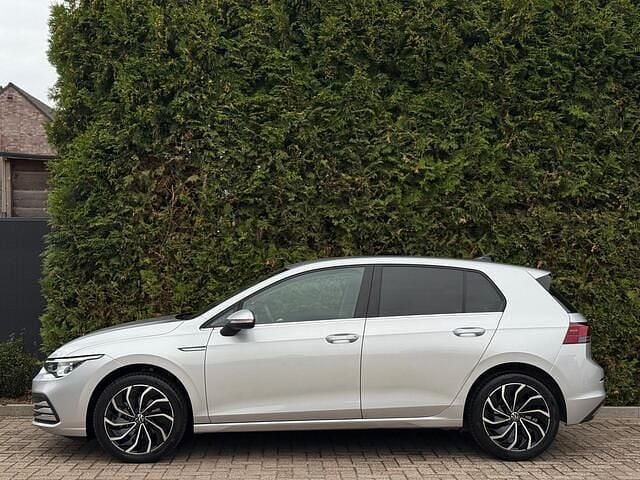 Zilver Gebruikt 2024 VW Golf VIII Edition Hatchback | € 29.890 (Goede deal) - Afbeelding 1/3