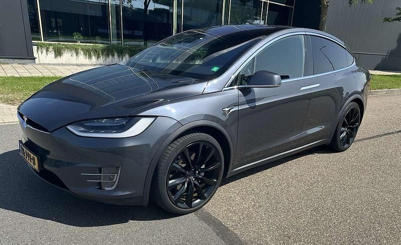 Grijs Gebruikt 2018 Tesla Model X SUV | € 31.250 (Iets duurder) - Afbeelding 1/4