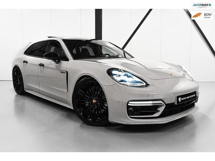 Gebruikt 2023 Porsche Panamera S E-Hybrid Platinum Edition Sedan | € 99.950 (Eerlijke prijs) - Afbeelding 1/4