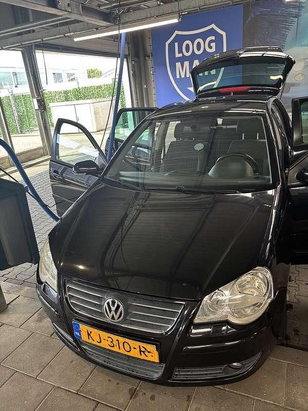 Zwart Gebruikt 2005 VW Polo Trendline Hatchback | € 1.200 (Goede deal) - Afbeelding 1/4