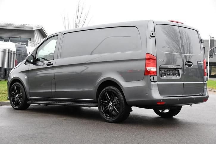 Occasion Mercedes Vito AMG 190 PK (139 kW) 2023 Grijs (metallic) Van