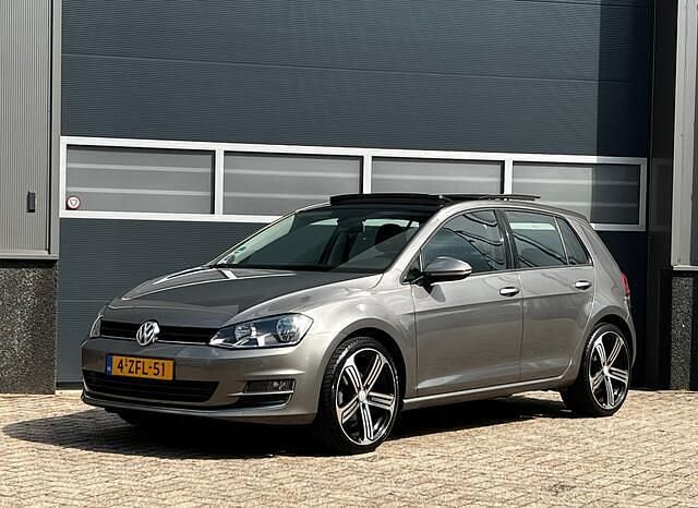 Grijs Gebruikt 2015 VW Golf VII Highline Hatchback | € 9.950 (Eerlijke prijs) - Afbeelding 1/4