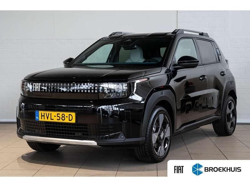 Zwart Nieuw 2025 Fiat Grande Panda La Prima Hatchback | € 22.895 (Super prijs) - Afbeelding 1/4