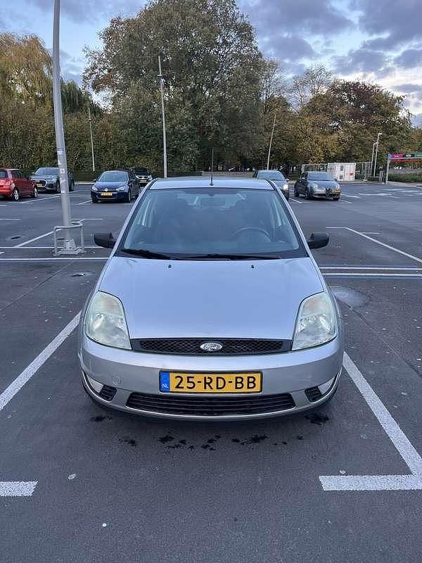 Occasion Ford Fiesta Futura 69 PK (50 kW) 2005 Grijs Hatchback
