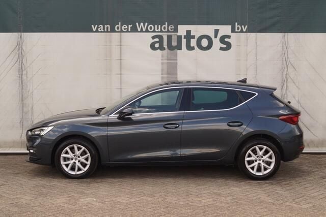 Grijs Gebruikt 2022 Seat Leon Style Hatchback | € 17.900 (Goede deal) - Afbeelding 1/4