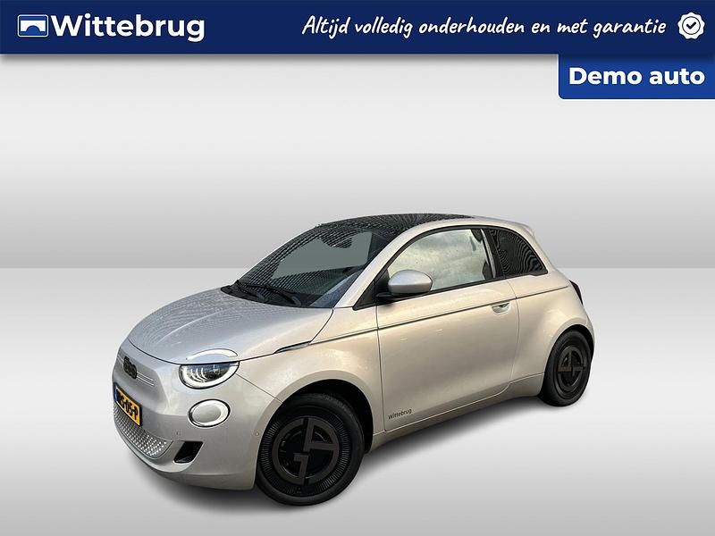 Bruin Gebruikt 2025 Fiat 500e Connect Hatchback | € 29.925 (Duur) - Afbeelding 1/3