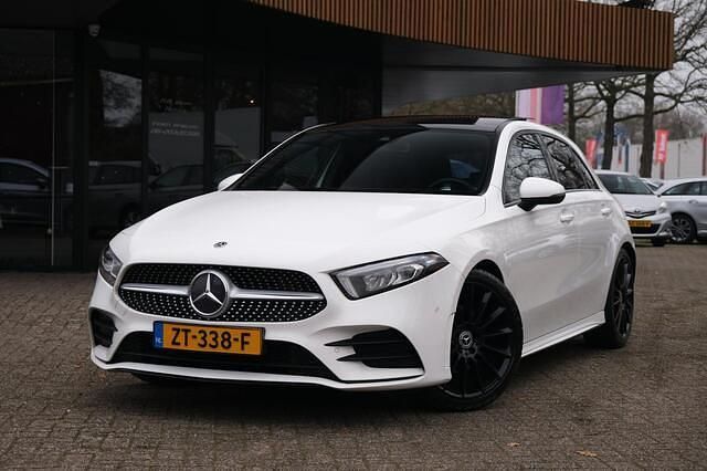 Wit Gebruikt 2018 Mercedes A180 Premium Plus Hatchback | € 16.950 (Eerlijke prijs) - Afbeelding 1/4