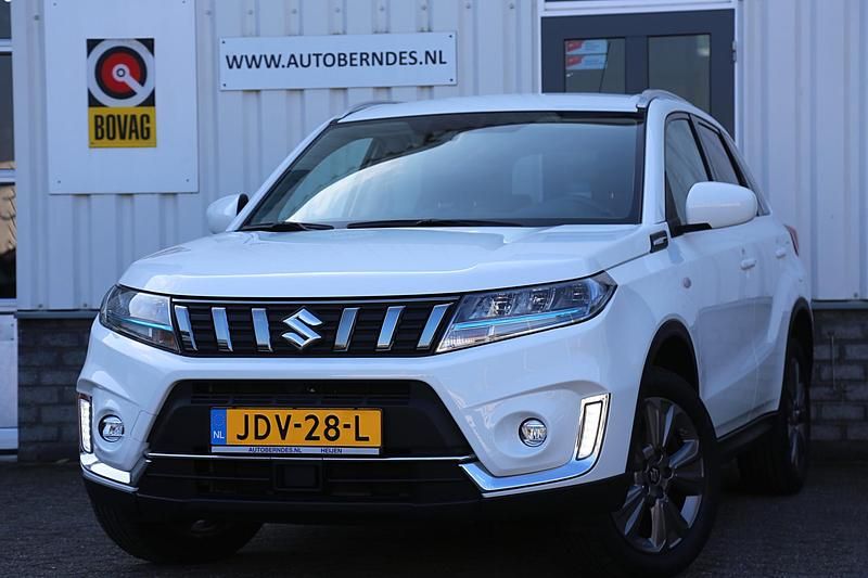 Wit Occasion 2022 Suzuki Vitara SUV | € 24.900 (Eerlijke prijs) - Afbeelding 1/4