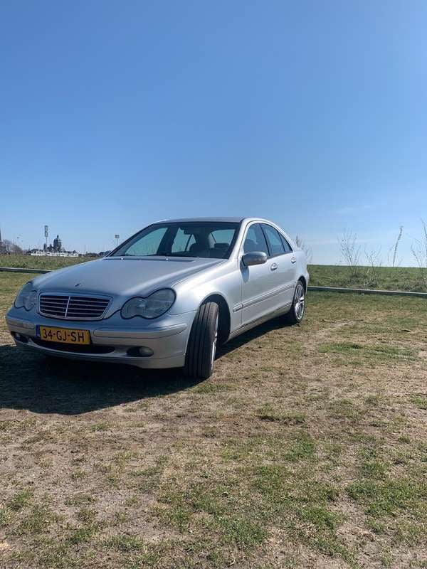 Grijs Gebruikt 2000 Mercedes C200 Elegance Sedan | € 2.800 (Iets duurder) - Afbeelding 1/4