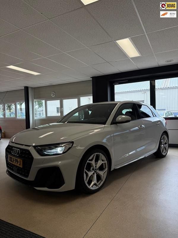 Hatchback Gebruikt 2022 Audi A1 Sportback S-Line Hatchback | € 25.250 - Afbeelding 1/4