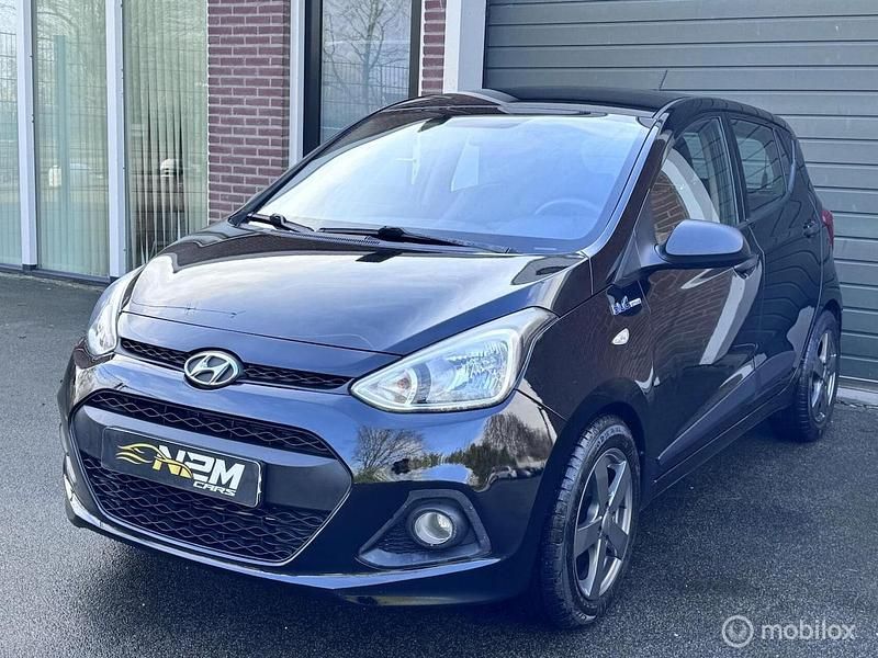 Zwart Occasion 2015 Hyundai i10 GO! Hatchback | € 5.490 (Goede deal) - Afbeelding 1/4