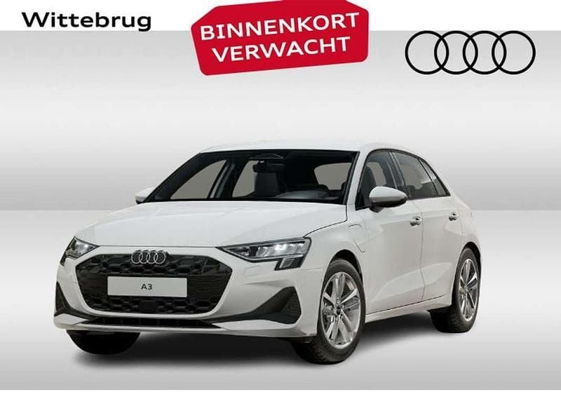 Wit Nieuw 2025 Audi A3 Sportback e-tron Proline Hatchback | € 44.755 (Eerlijke prijs) - Afbeelding 1/4