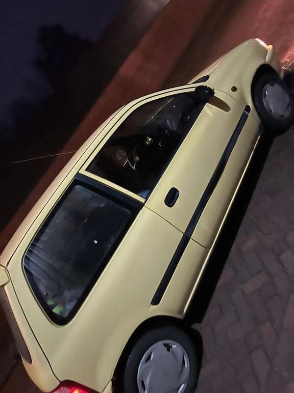 Geel Gebruikt 2000 Suzuki Alto GLS Hatchback | € 500 (Goede deal) - Afbeelding 1/3