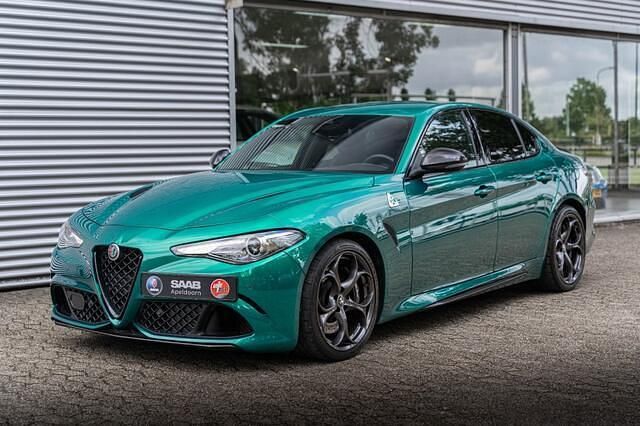 Groen, metallic lak Gebruikt 2021 Alfa Romeo Giulia Quadrifoglio Sedan | € 69.950 (Iets duurder) - Afbeelding 1/4