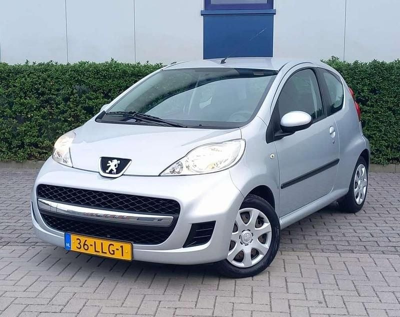 Grijs Gebruikt 2010 Peugeot 107 Hatchback | € 2.750 (Eerlijke prijs) - Afbeelding 1/4
