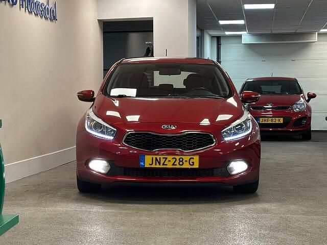 Occasion Kia Ceed 135 PK (99 kW) 2014 Rood (metallic) Hatchback