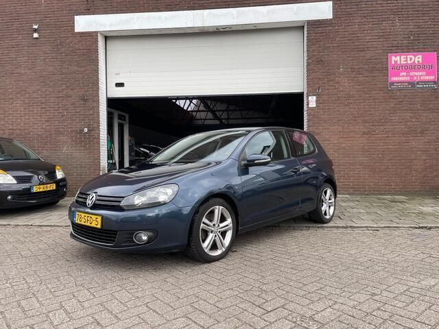 Grijs, metallic lak Gebruikt 2011 VW Golf VI Highline Hatchback | € 4.249 (Super prijs) - Afbeelding 1/4
