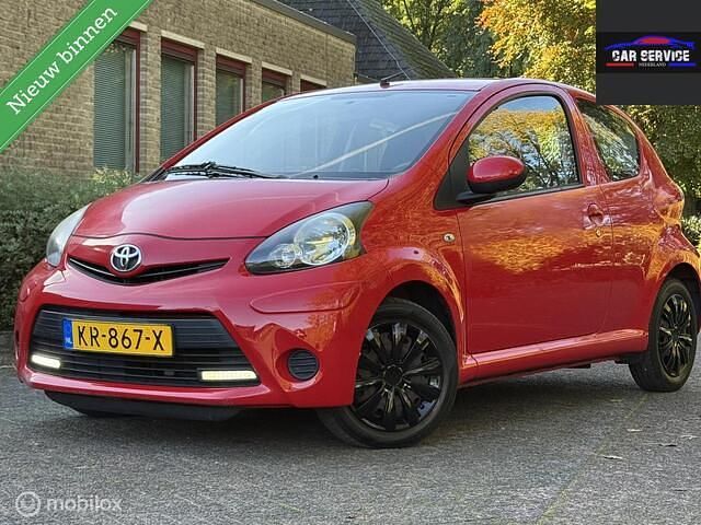 Grijs Gebruikt 2013 Toyota Aygo Hatchback | € 4.399 (Goede deal) - Afbeelding 1/4